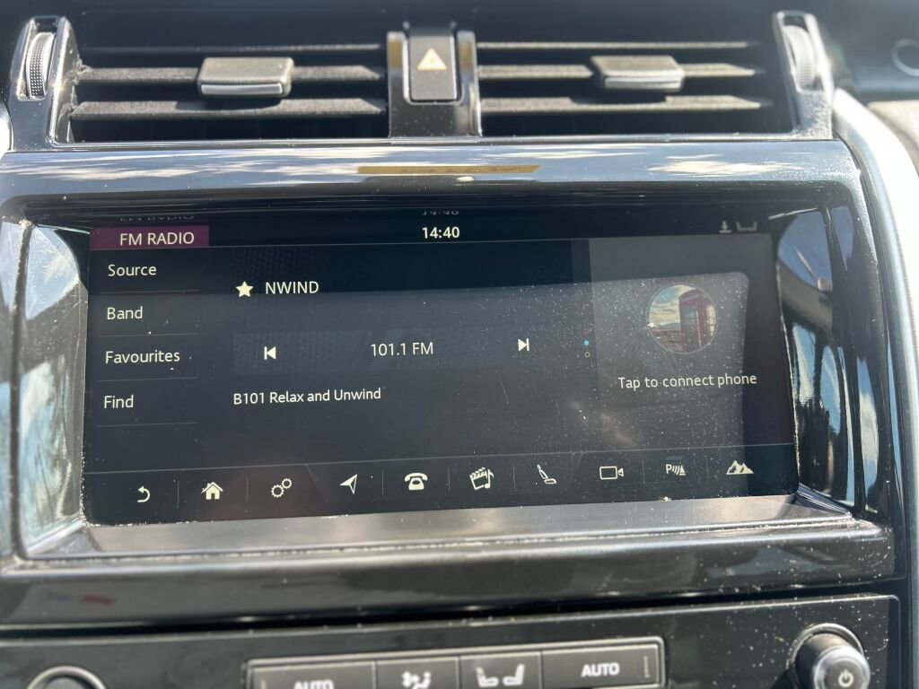 Used 2018 Land Rover Discovery HSE image 18