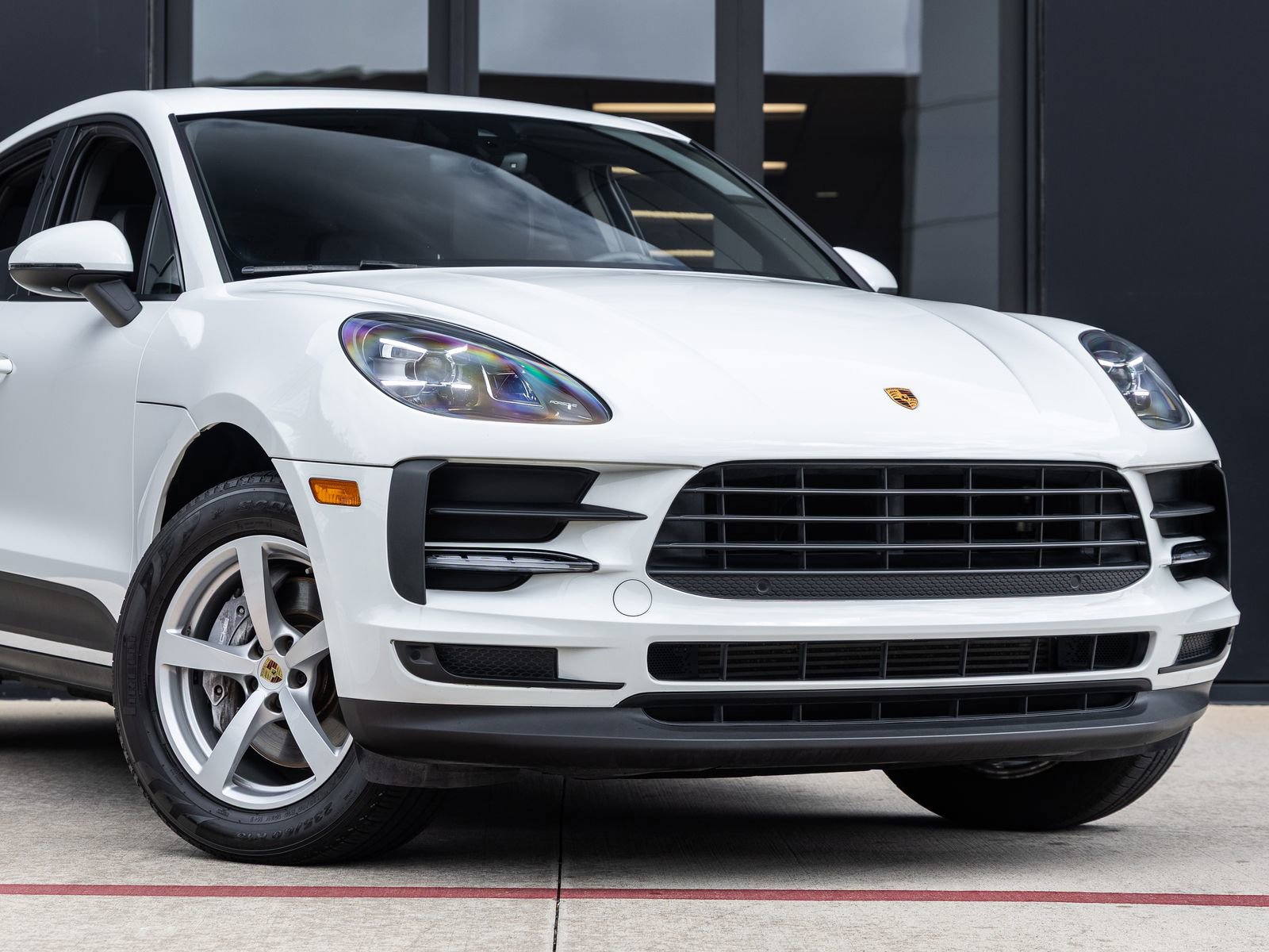 Certified 2021 Porsche Macan AWD/4WD image 9