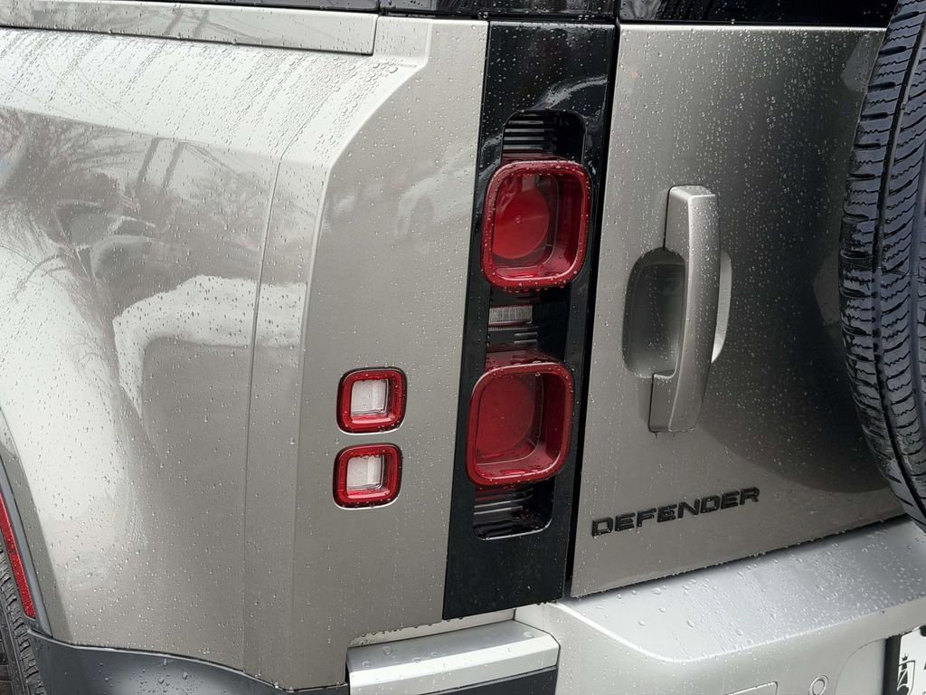 Used 2023 Land Rover Defender 110 S AWD/4WD image 8