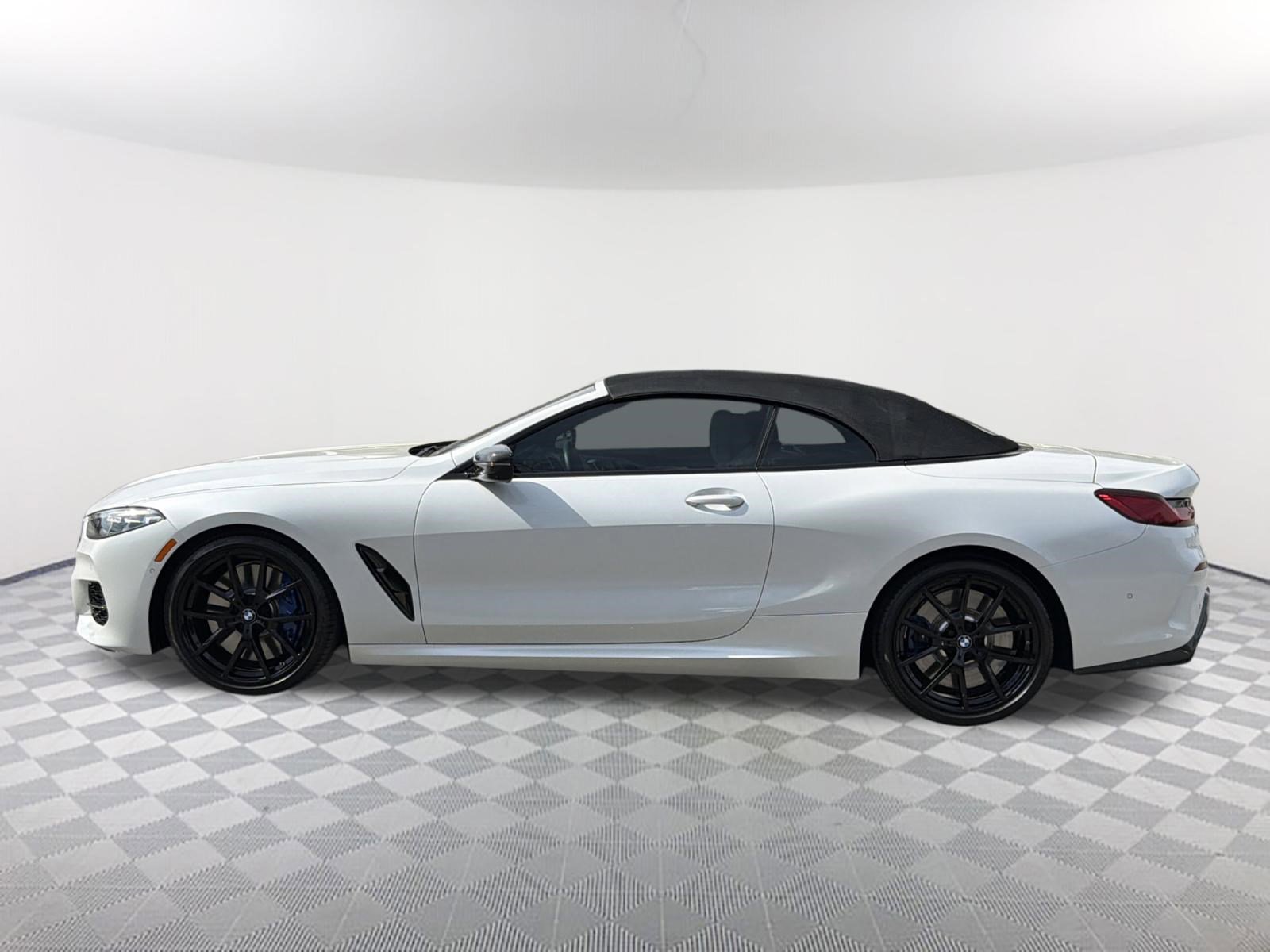 Used 2022 BMW M850i xDrive M850i xDrive Convertible w/ M Carbon Exterior Package image 9