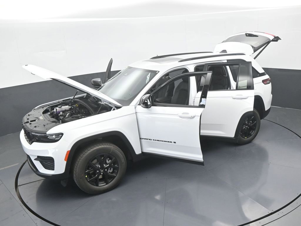 Used 2025 Jeep Grand Cherokee Altitude image 58