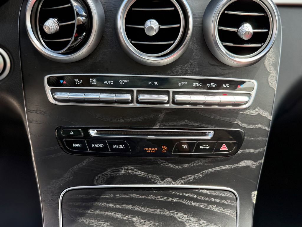 Used 2017 Mercedes-Benz GLC 300 4MATIC image 21