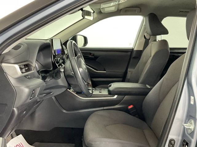 Used 2023 Toyota Highlander LE FWD image 10