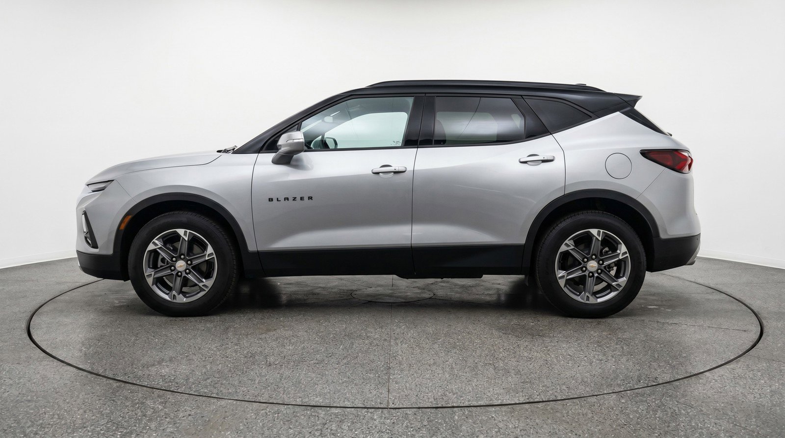 Used 2025 Chevrolet Blazer LT FWD image 5