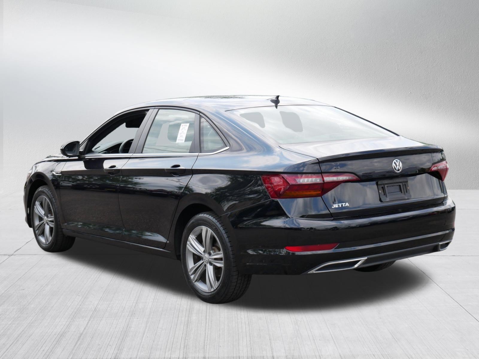 Used 2019 Volkswagen Jetta R-Line w/ R-Line Cold Weather Package FWD image 5