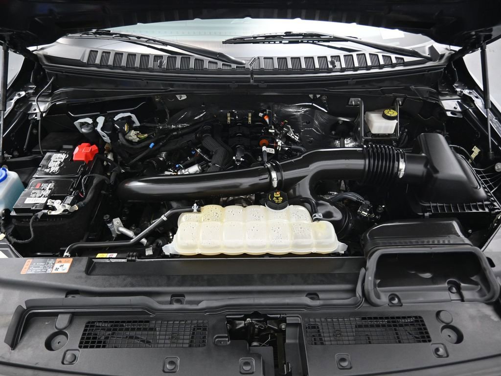 Used 2024 Ford Expedition XLT image 13