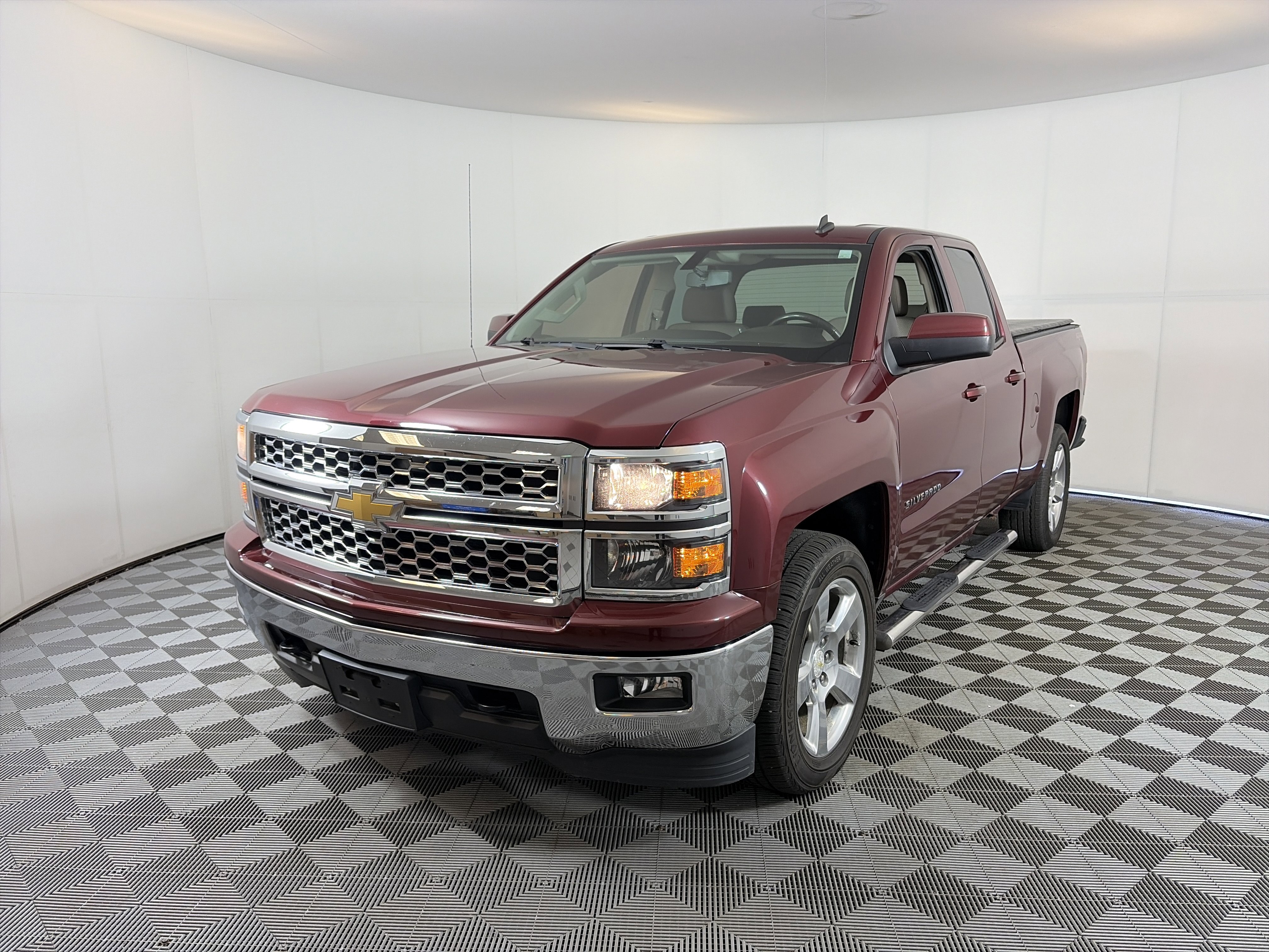 Used 2014 Chevrolet Silverado 1500 LT w/ LT Convenience Package AWD/4WD image 2
