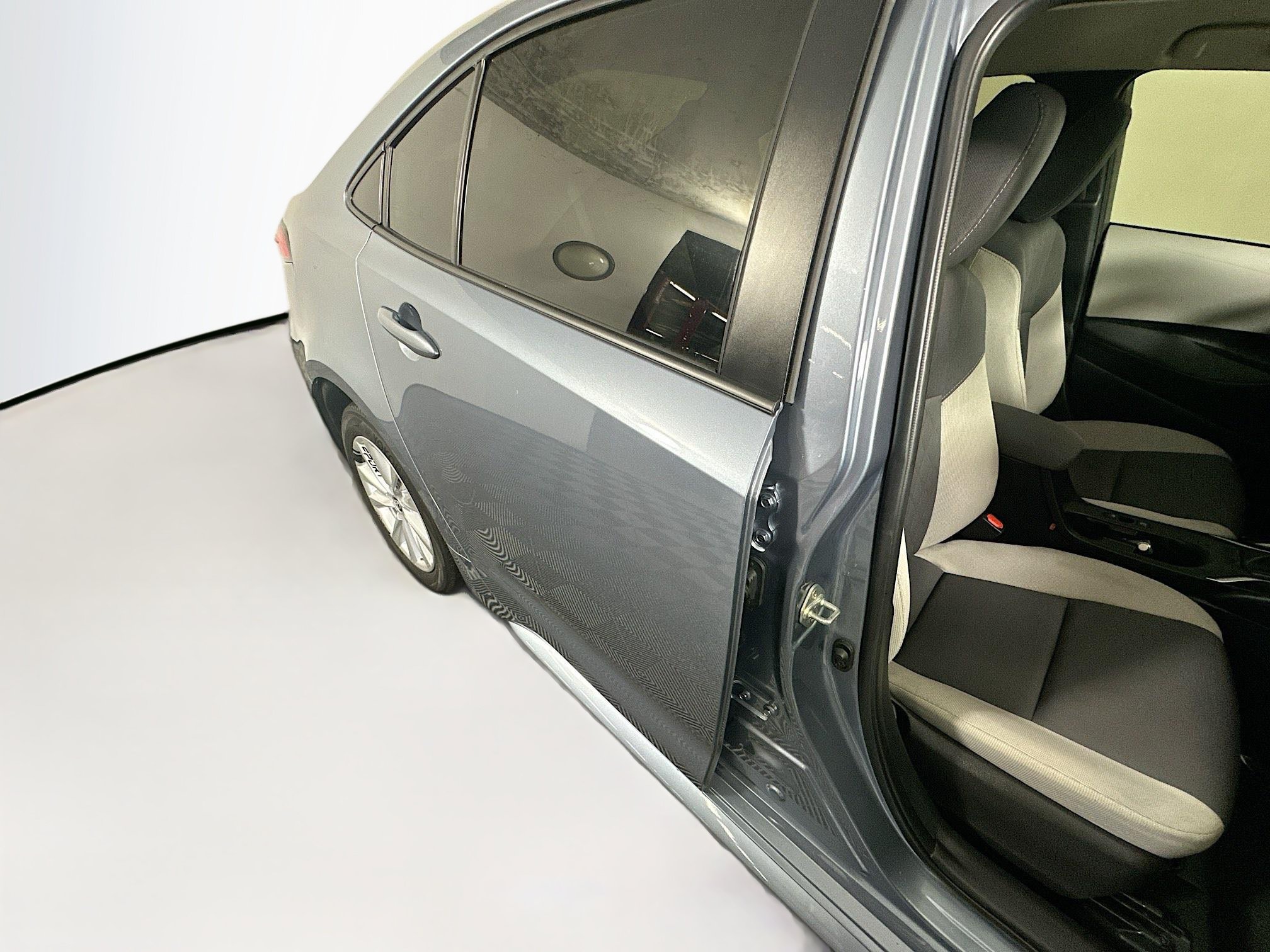 Used 2025 Toyota Corolla LE w/ LE Premium Package FWD image 28