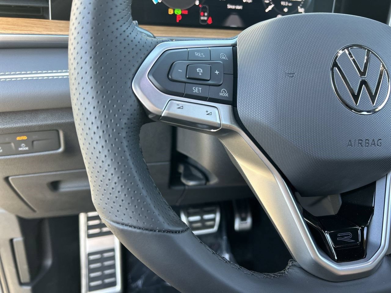 New 2026 Volkswagen Tiguan SEL R-Line AWD/4WD image 20