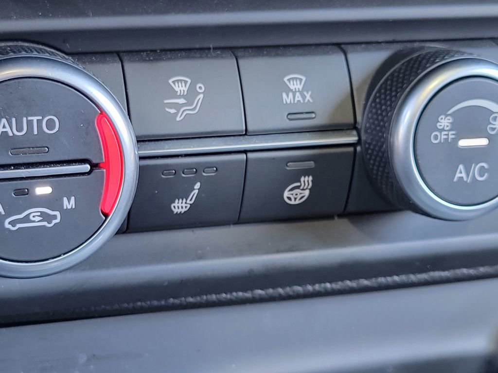 Used 2024 Alfa Romeo Stelvio Sprint image 14