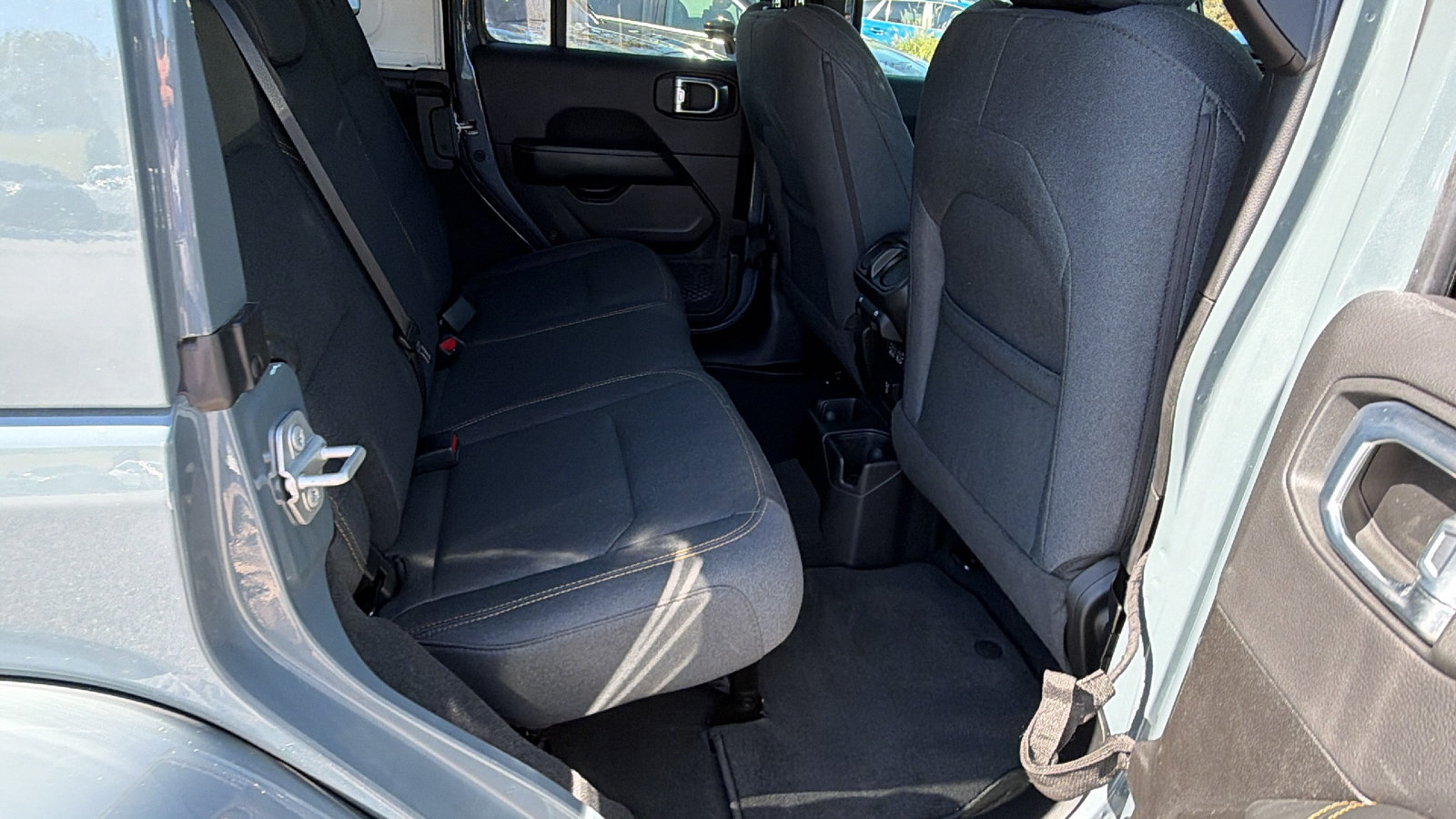 Used 2026 Jeep Wrangler Unlimited Sahara AWD/4WD image 21