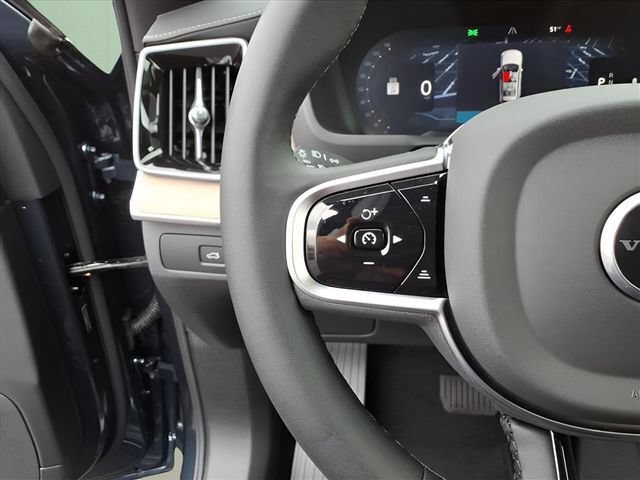New 2026 Volvo XC90 B6 Plus w/ Protection Package Premier AWD/4WD image 19