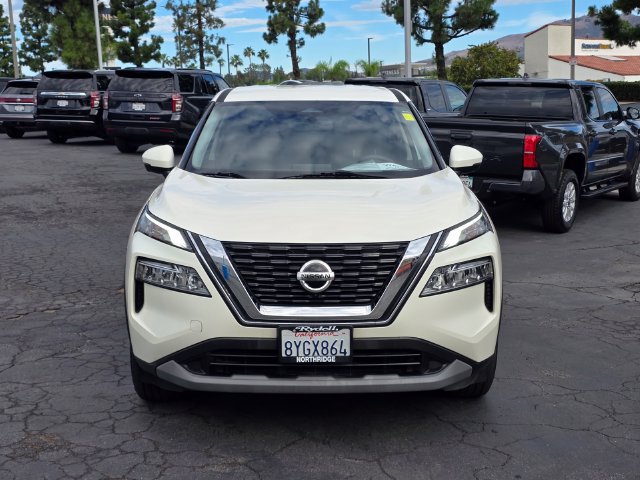 Used 2021 Nissan Rogue SV FWD image 2