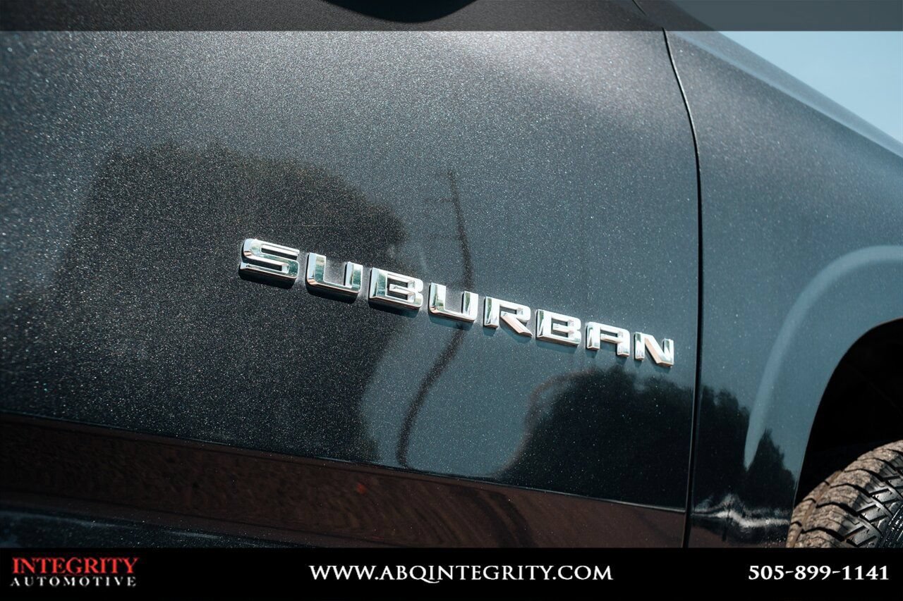 Used 2024 Chevrolet Suburban LT RWD image 11