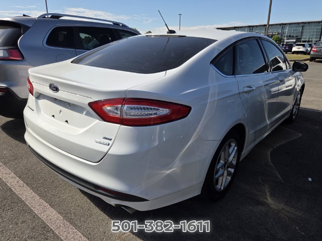 Used 2016 Ford Fusion SE FWD image 4