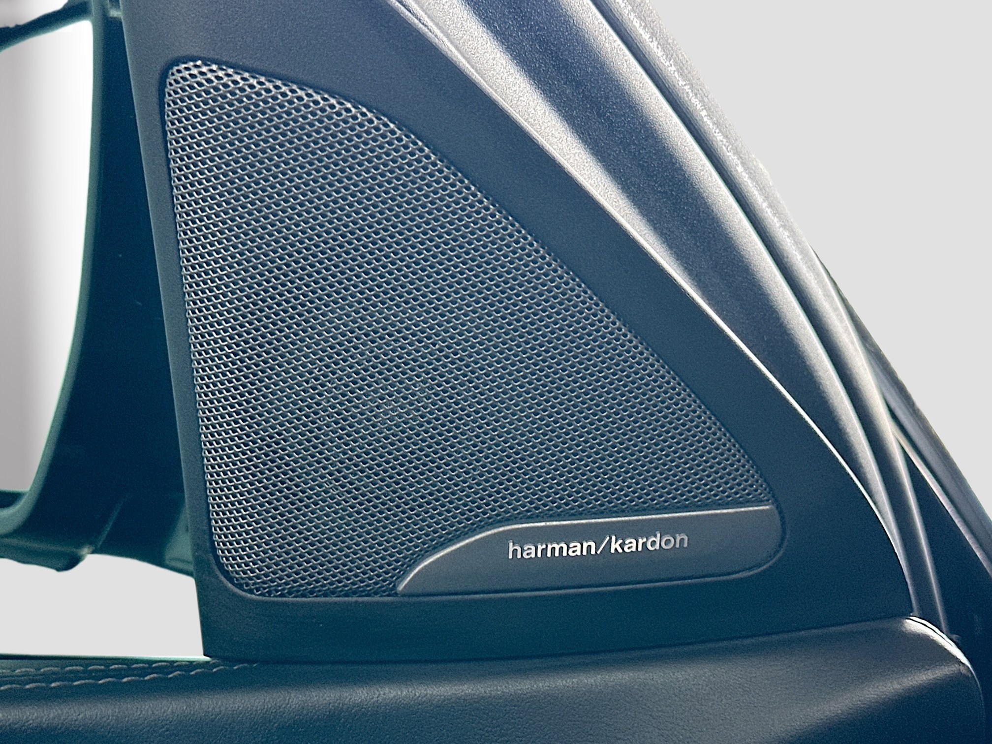 Used 2022 BMW X6 M50i w/ Premium Package image 19