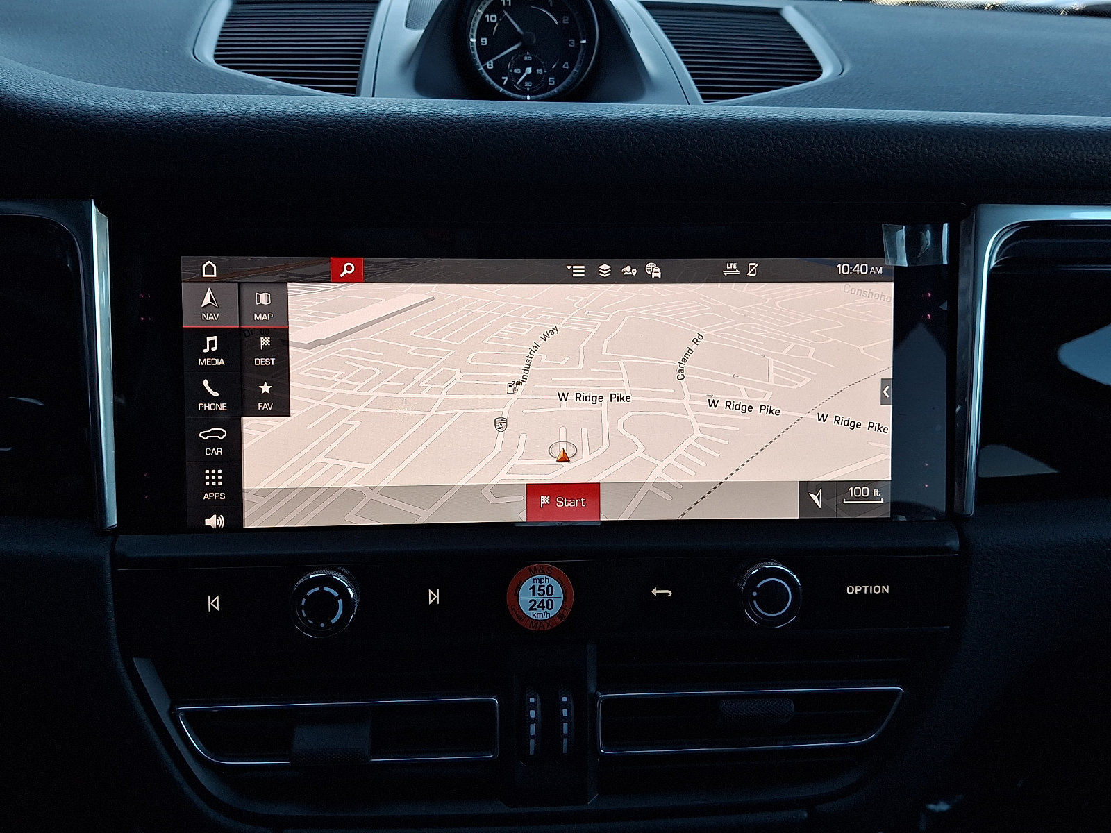 Certified 2025 Porsche Macan AWD/4WD image 20