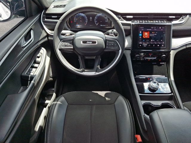 Certified 2023 Jeep Grand Cherokee Altitude AWD/4WD image 14