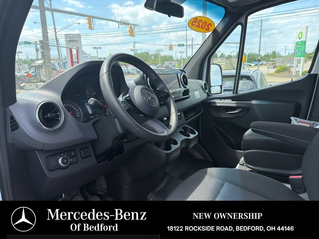 Used 2025 Mercedes-Benz Sprinter 2500 image 21