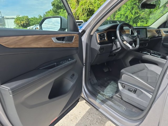 Used 2025 Volkswagen Atlas SE FWD image 9