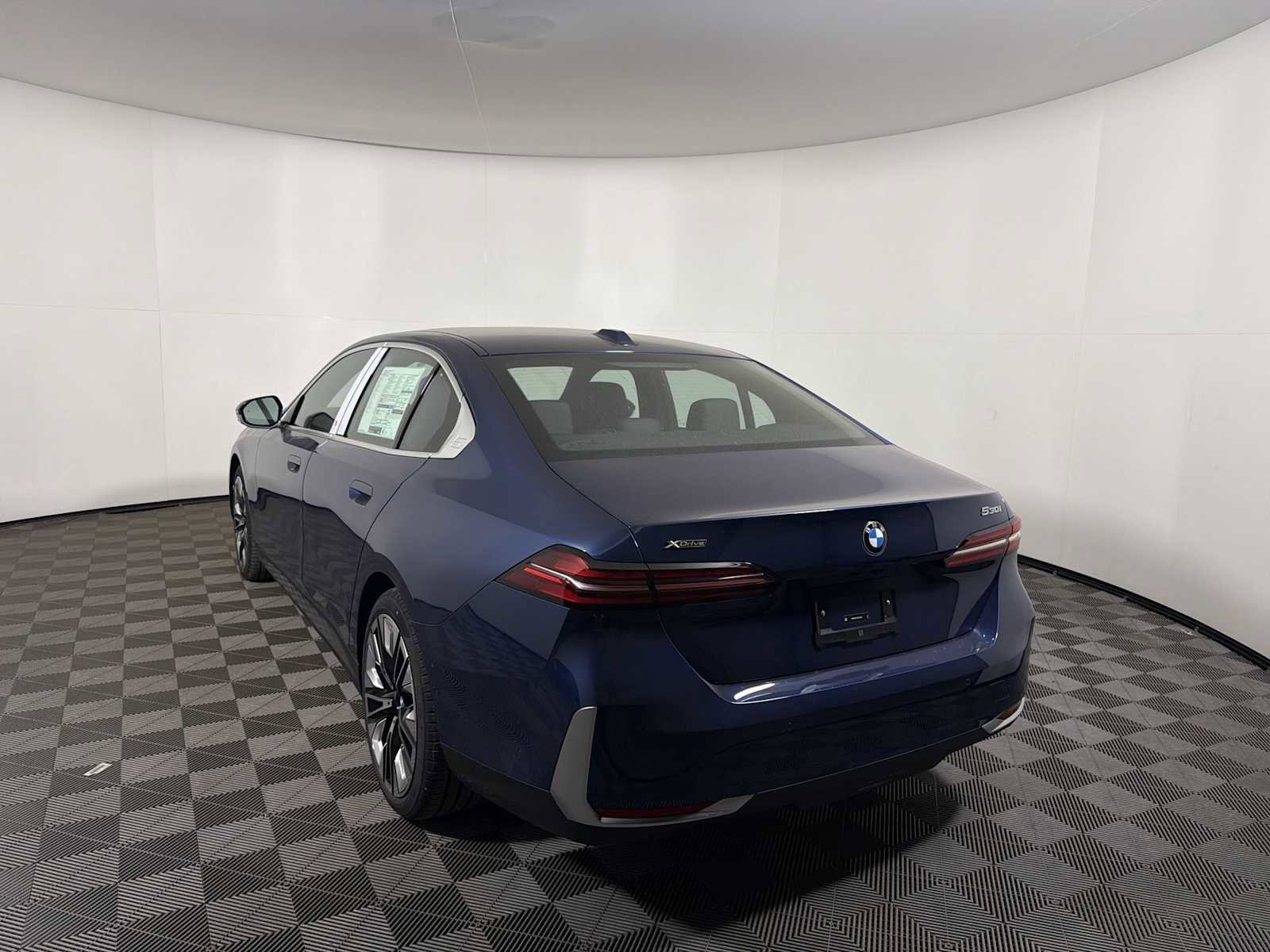 New 2026 BMW 530i xDrive w/ Premium Package image 3