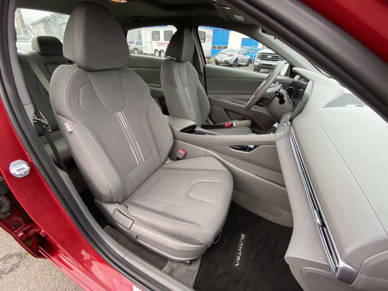 Used 2025 Hyundai Elantra SEL FWD image 24