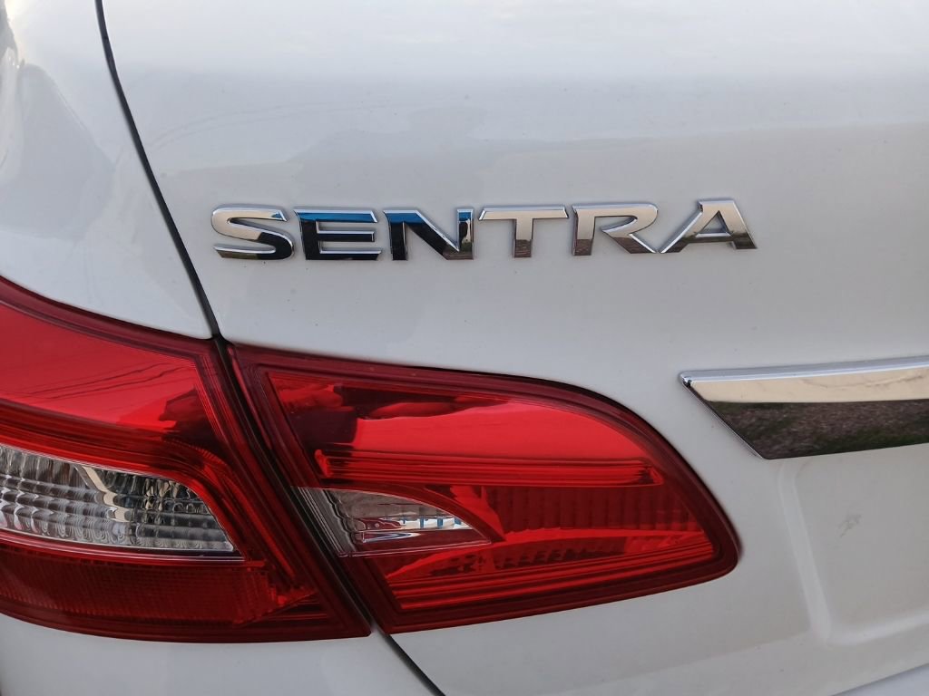 Used 2016 Nissan Sentra SV FWD image 3