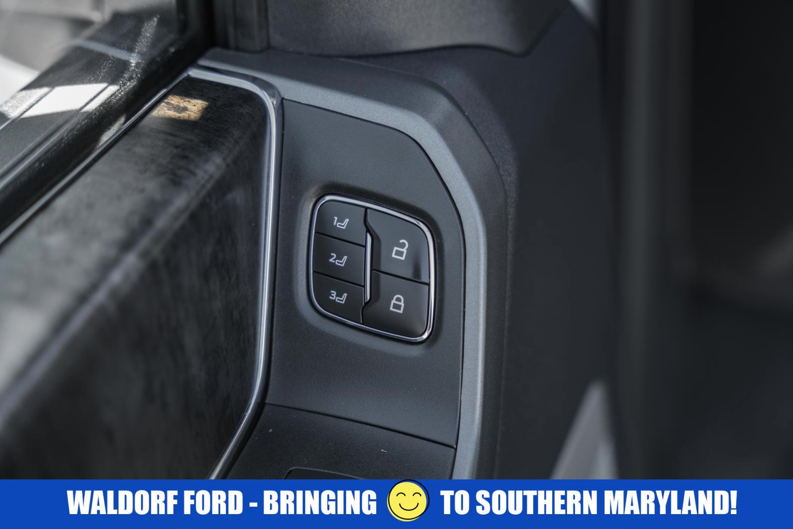 Used 2025 Ford F350 Lariat w/ Chrome Package image 48