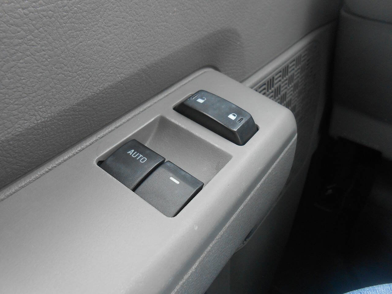 Used 2013 Ford E-250 and Econoline 250 w/ PWR Group image 17
