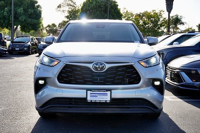 Used 2025 Toyota Highlander LE FWD image 5