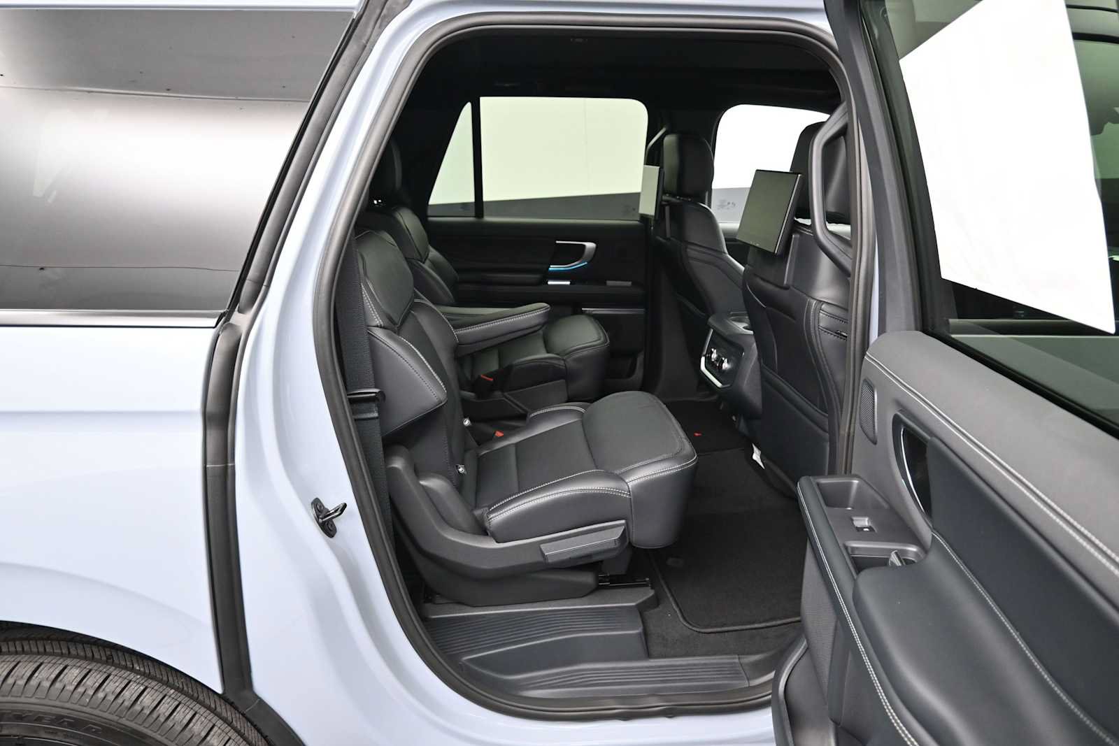 New 2027 Ford Expedition Max Platinum w/ Stealth Performance Package AWD/4WD image 21