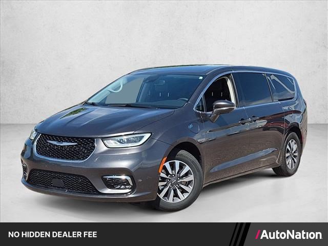 Used 2022 Chrysler Pacifica Touring-L w/ Uconnect Theater Family Group