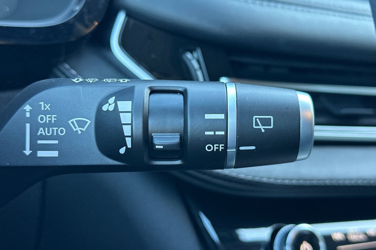 Used 2025 INFINITI QX60 Pure image 42