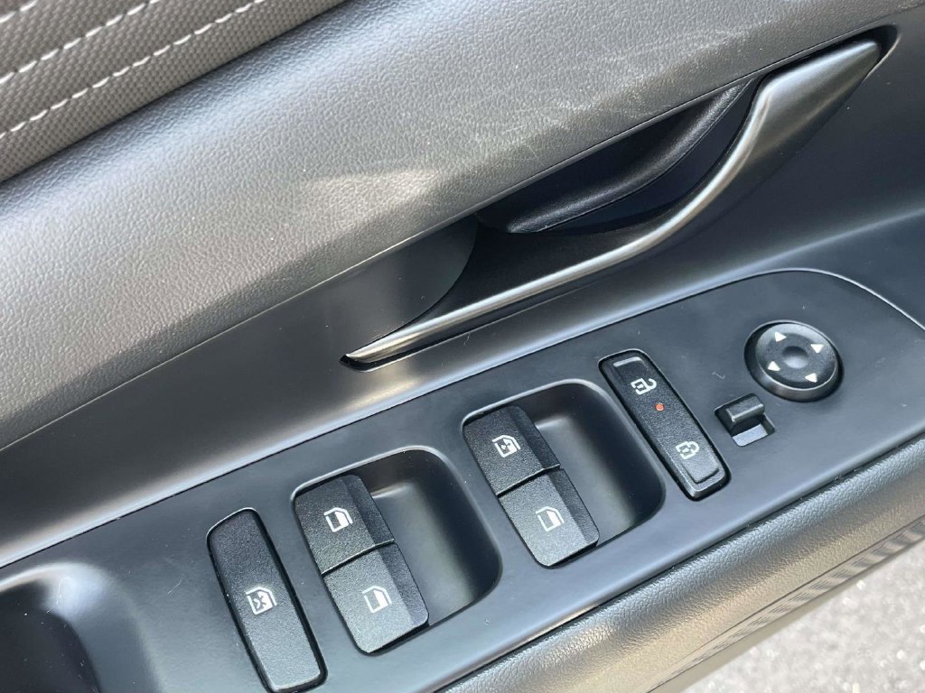 Used 2025 Hyundai Elantra Sport FWD image 14
