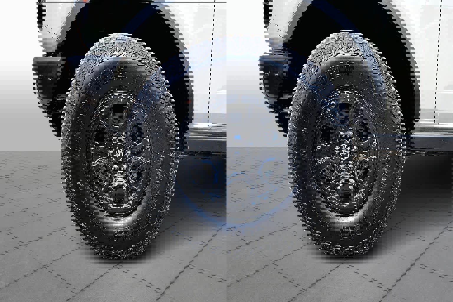 Used 2025 Ford Bronco Badlands image 11