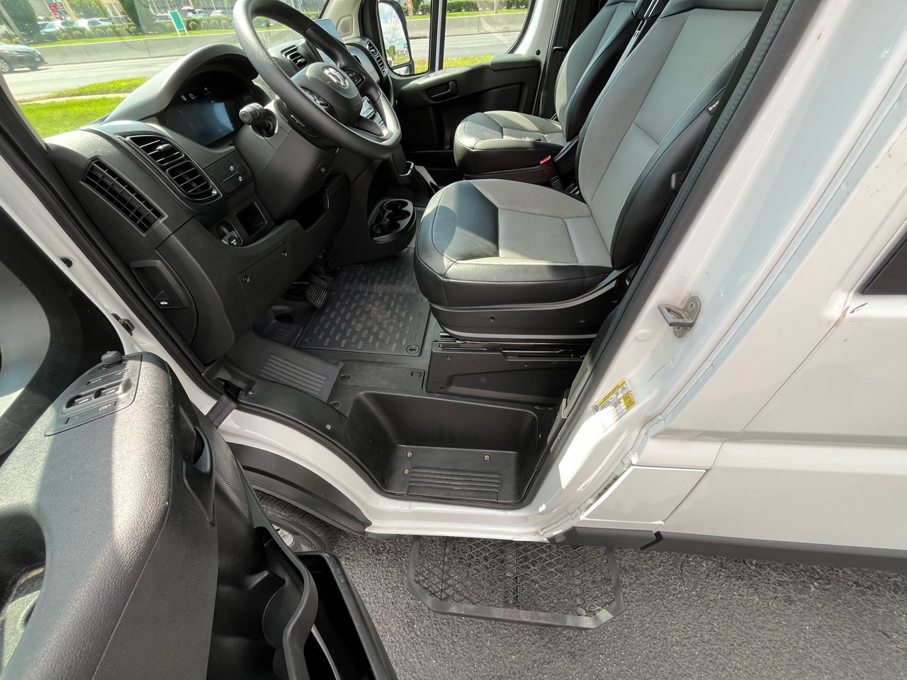 Used 2023 RAM ProMaster 2500 w/ Premium Convenience Group (B) image 18