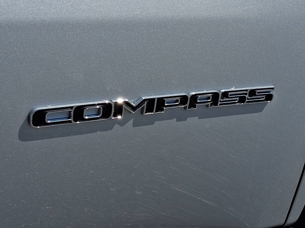 Used 2025 Jeep Compass Latitude AWD/4WD image 31