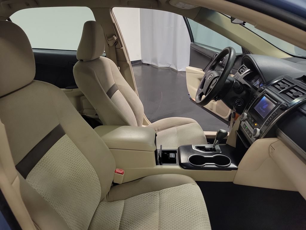 Used 2014 Toyota Camry LE FWD image 29