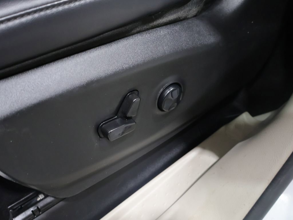 Used 2023 Chrysler Pacifica Touring-L image 20