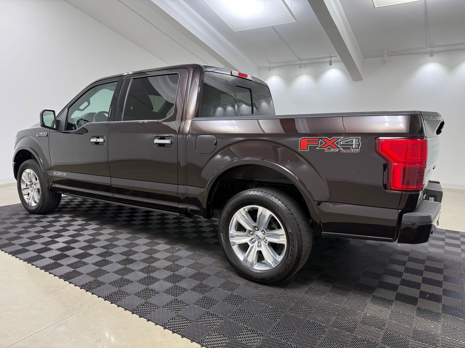 Used 2018 Ford F150 Platinum w/ Equipment Group 701A Luxury image 5