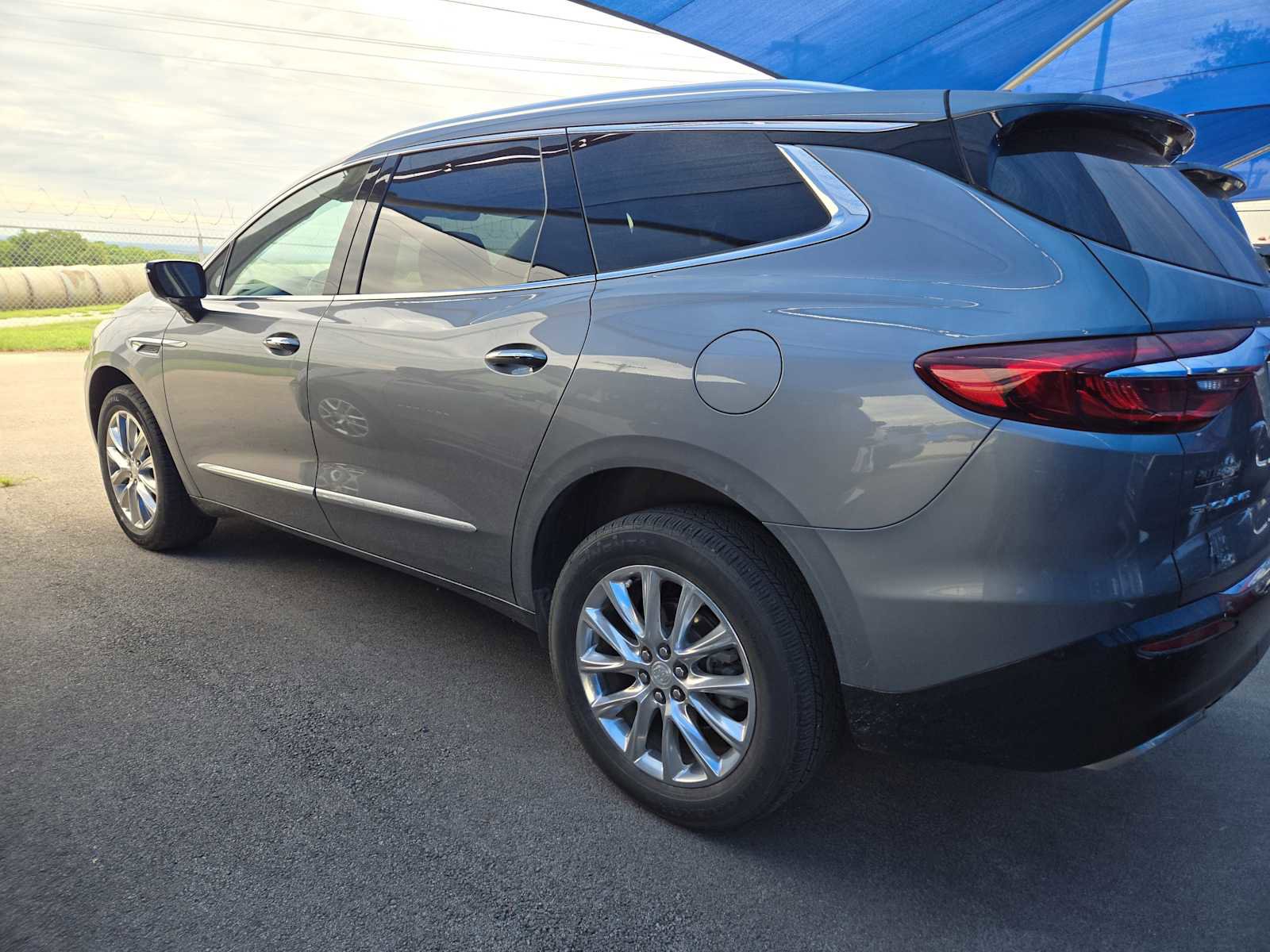Used 2021 Buick Enclave Essence w/ Sound and Sites Package FWD image 3