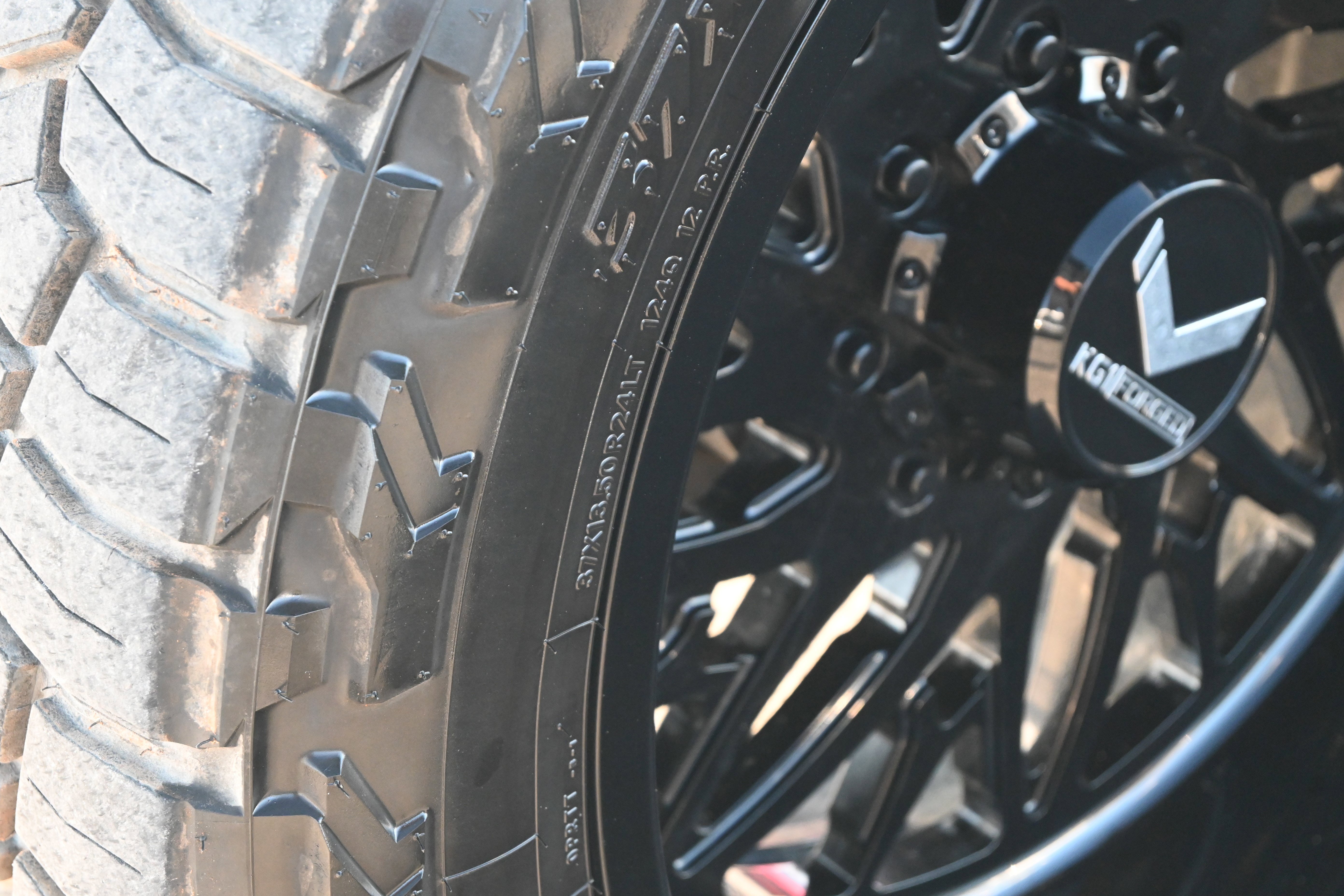 Used 2024 GMC Sierra 2500 AT4 w/ AT4 Premium Plus Package image 16