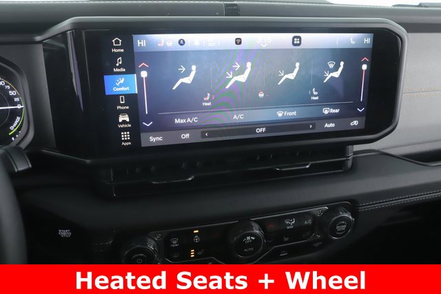 Used 2025 Jeep Wrangler Unlimited Sahara image 4