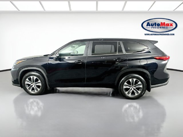 Used 2023 Toyota Highlander XLE AWD/4WD image 9