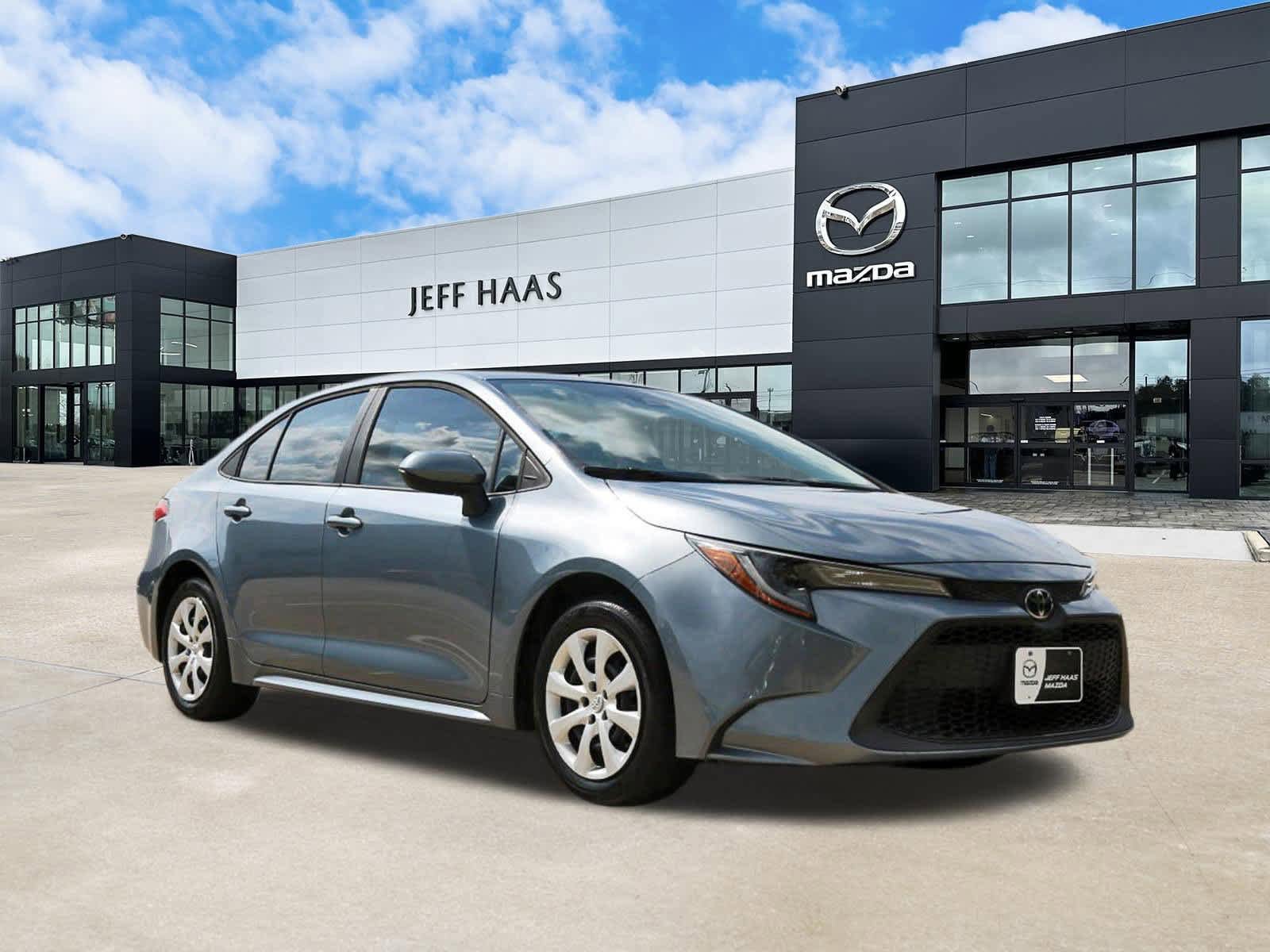 Used 2021 Toyota Corolla LE FWD image 4