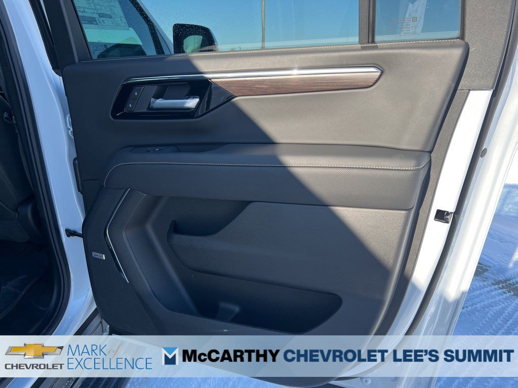 New 2026 Chevrolet Suburban Premier image 17