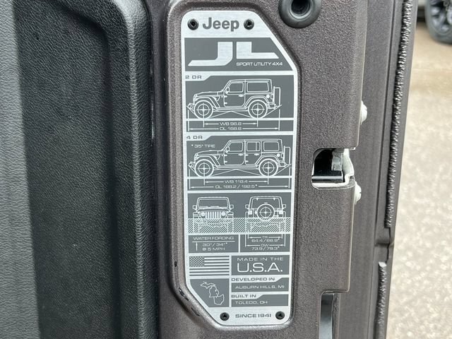 Used 2025 Jeep Wrangler Unlimited Rubicon AWD/4WD image 9
