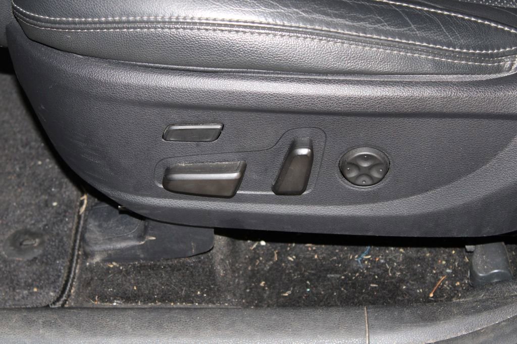 Used 2020 Hyundai Santa Fe Limited AWD/4WD image 16