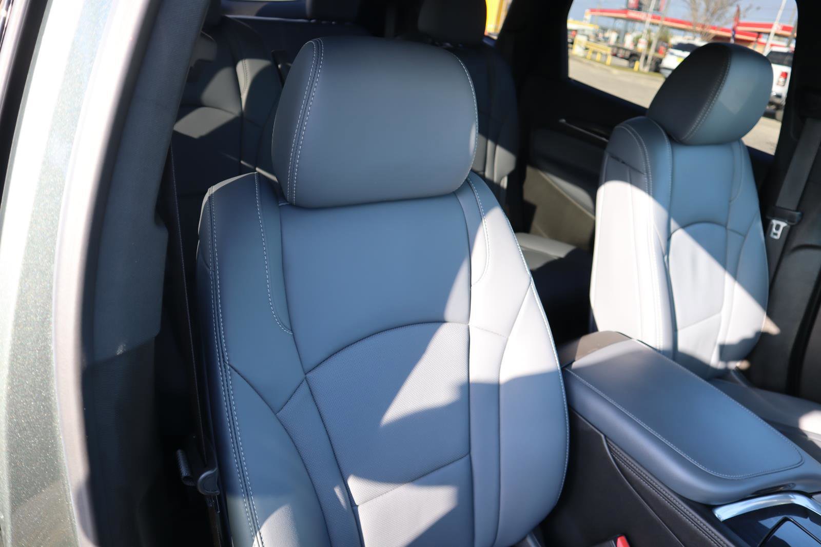 Used 2022 Buick Enclave Premium w/ Experience Buick Package image 57