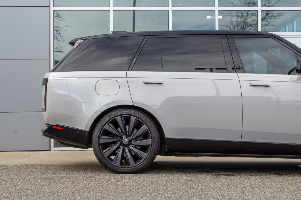 Used 2023 Land Rover Range Rover SV AWD/4WD image 6